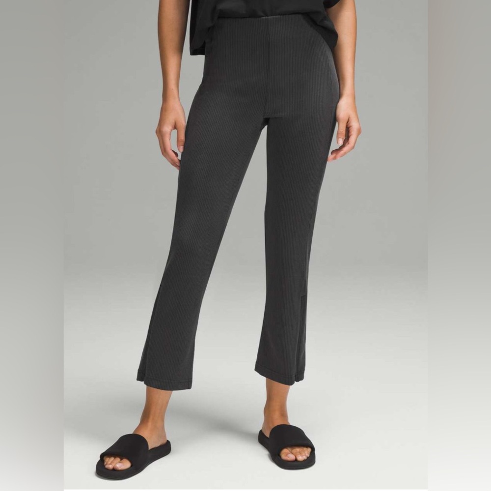 NWOT Lululemon Ribbed Softstreme Zip-Leg High-Rise Cropped Pants 25" Black